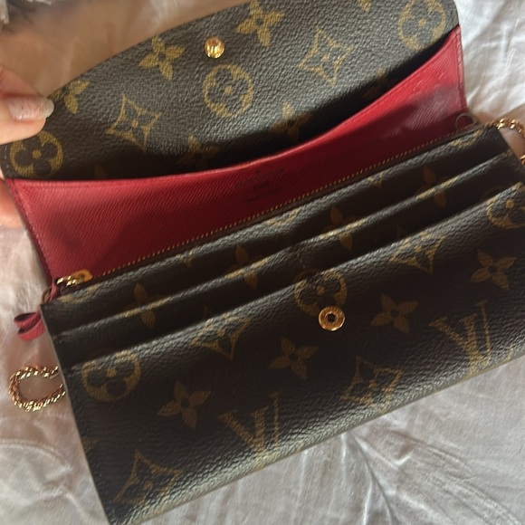 $1200 Authentic LOUIS VUITTON Wallet - Picture 3 of 7